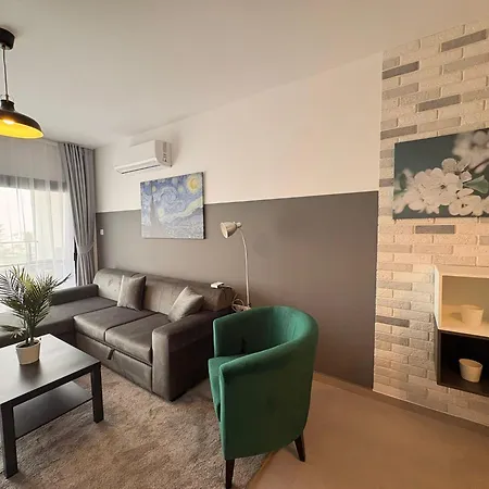 Atilius Modern One-bedroom Caesar & Spa, Long Διαμέρισμα Perivolia tou Trikomou