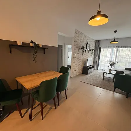 Atilius Modern One-bedroom Caesar & Spa, Long Διαμέρισμα *
